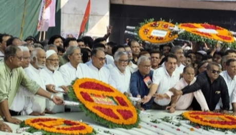 শহীদ রাষ্ট্রপতি জিয়াউর রহমানের সমাধিতে শ্রদ্ধা নিবেদন