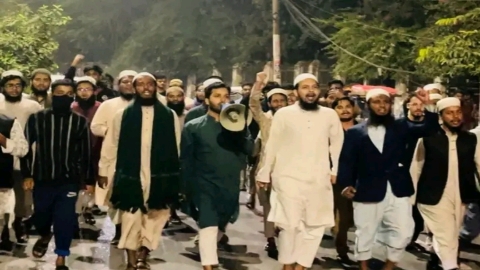 ছবি: খোলা কাগজ 