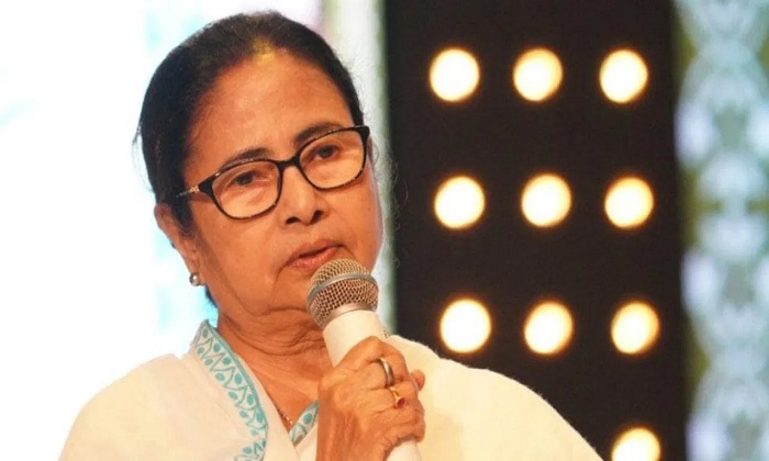 রাত জেগে সিরিয়াল দেখেন মমতা!