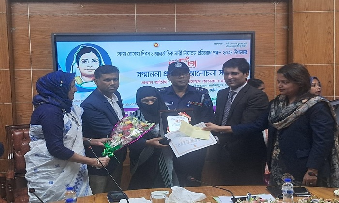 ছবি: খোলা কাগজ