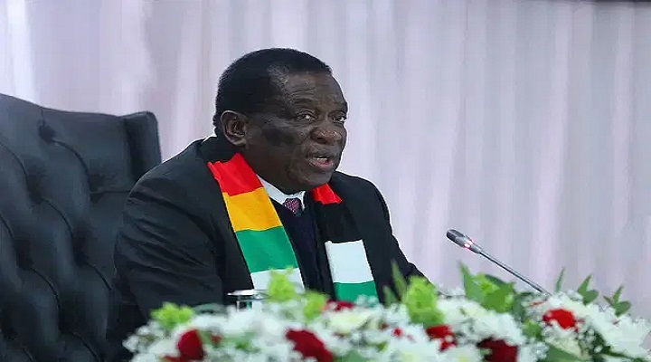 জিম্বাবুয়ের প্রেসিডেন্ট এমারসন মনানগাগওয়া । ছবি: রয়টার্স
