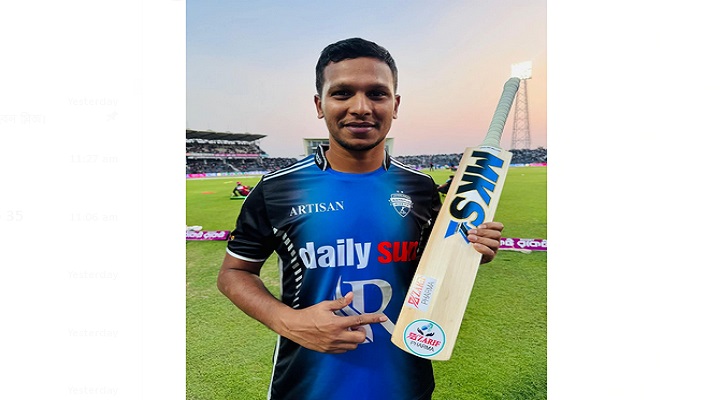 নতুন স্পন্সরের ব্যাট হাতে মোহাম্মদ সাইফুদ্দিন
