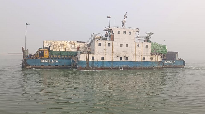 ৯ ঘন্টা পর দৌলতদিয়া-পাটুরিয়া নৌরুটে ফেরি চলাচল স্বাভাবিক