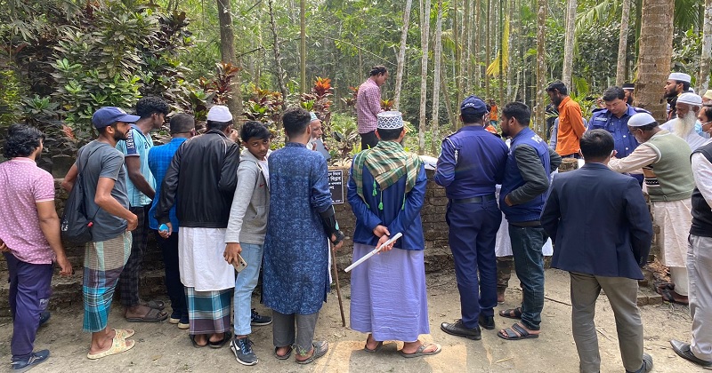 আন্দোলনে নিহত মামুনের লাশ ৫ মাস পর উত্তোলন। ছবি: প্রতিনিধি
