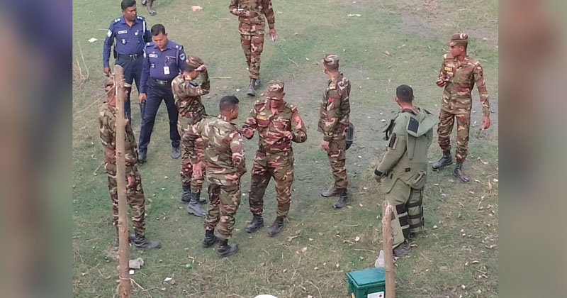 সেনাবাহিনী কতৃক ৪টি শক্তিশালী বোমা নিস্ক্রিয় । ছবি: প্রতিনিধি