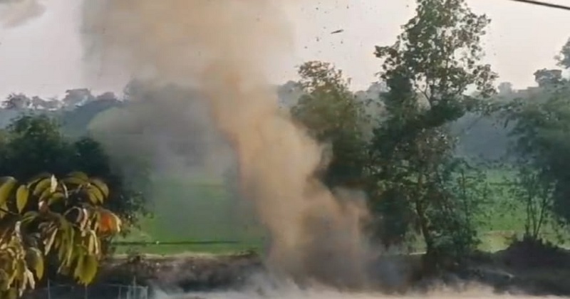ছবি: খোলা কাগজ