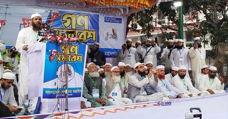 কুমিল্লা টাউন হল মাঠে খেলাফত মজলিস নেতা মামুনুল হক। ছবি: প্রতিনিধি