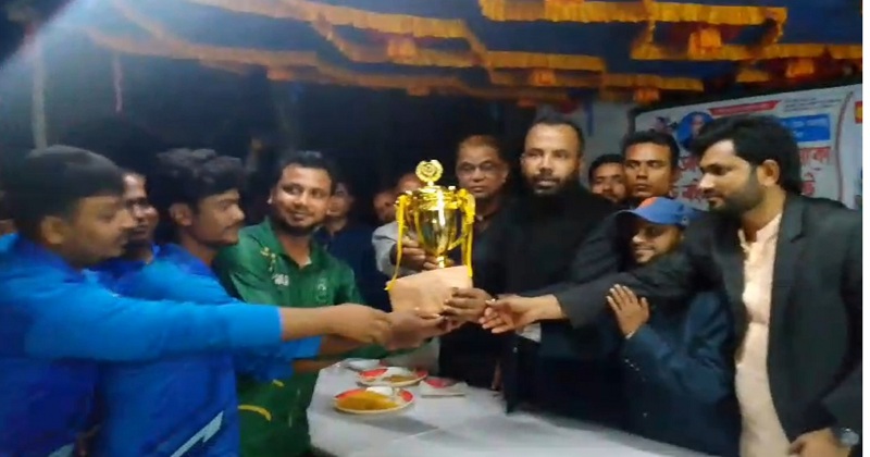 ছবি: খোলা কাগজ