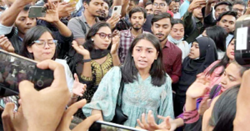 মধুতে বেসরকারি বিশ্ববিদ্যালয়ের শিক্ষার্থীদের হাতাহাতি