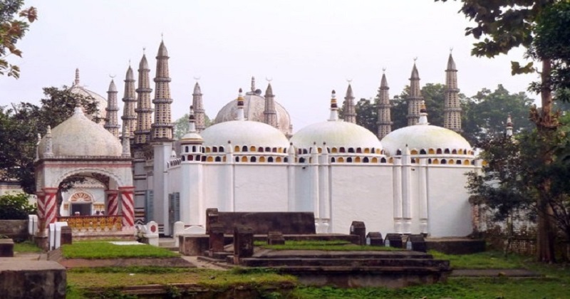 প্রাচীন স্থাপত্য শিল্পের ধারক ও বাহক টাঙ্গাইলের ধনবাড়ী নওয়াব শাহী জামে মসজিদ 