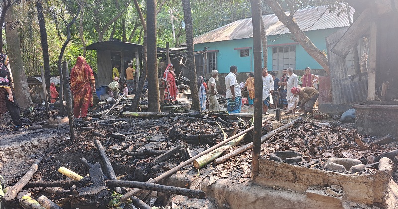 ছবি: খোলা কাগজ