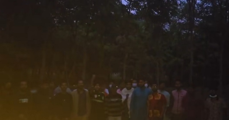 ছাত্রলীগের ঝটিকা স্লোগান সমাবেশ। ছবি: প্রতিনিধি