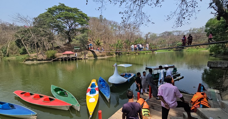 ছবি : খোলা কাগজ