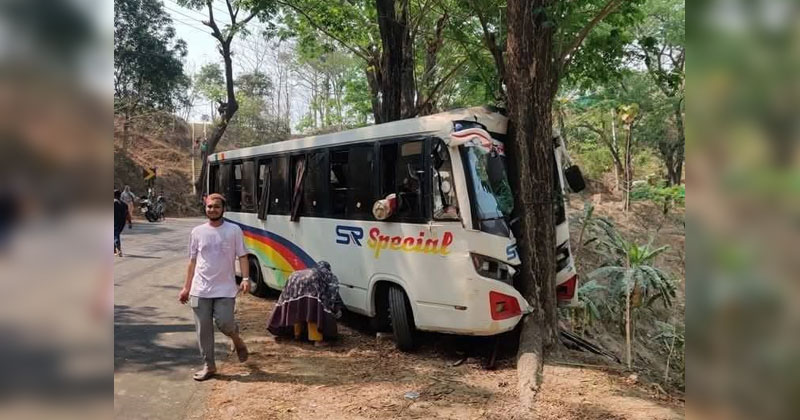 ঈদে বান্দরবানে বেড়াতে গিয়ে পর্যটকবাহী বাস দুর্ঘটনায় আহত ১০ 