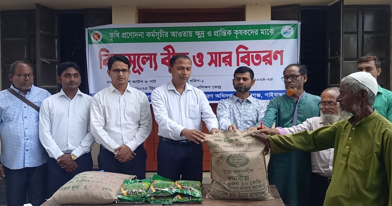 ছবি: খোলা কাগজ