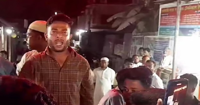 পথসভায় বক্তব্য দিচ্ছেন ছাত্রদল নেতা মো. সানাউল্লাহ | ছবি : সংগৃহীত