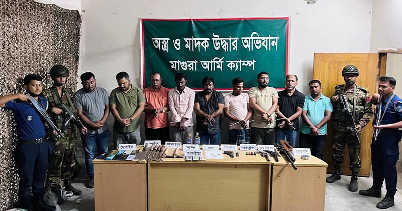 গ্রেফতারকৃত বিএনপি নেতাসহ অন্যান্য আসামিরা। ছবি : প্রতিনিধি