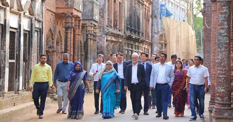 সোনারগাঁয়ে সাউথ কোরিয়ার ২৫ সদস্যের এ প্রতিনিধিদল ঐতিহাসিক পানাম সিটি পরিদর্শন। ছবি : প্রতিনিধি