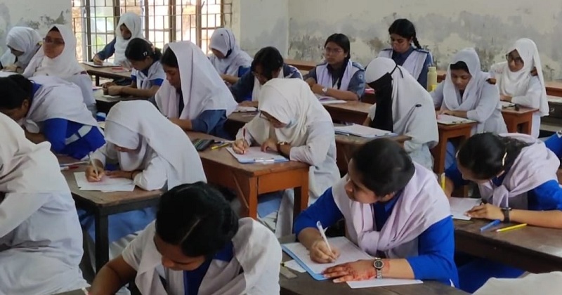 ছবি: খোলা কাগজ