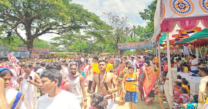 ধর্মীয় মাতুয়া মেলায় ভক্ত-দর্শনার্থীদের ভীড়। ছবি : প্রতিনিধি