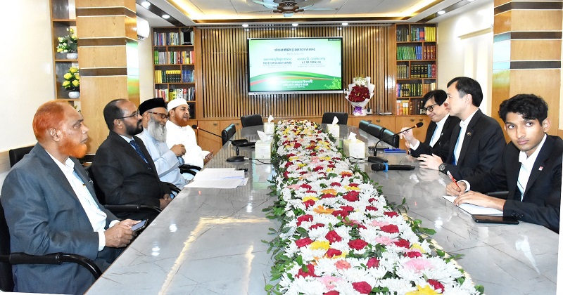 শুক্রবার বাংলাদেশে নিযুক্ত সিঙ্গাপুরের অনাবাসিক হাইকমিশনার মান্যবর ডেরেক লো তিন সদস্যবিশিষ্ট একটি প্রতিনিধি দল নিয়ে জামায়াতের কেন্দ্রীয় কার্যালয় পরিদর্শন করেন।