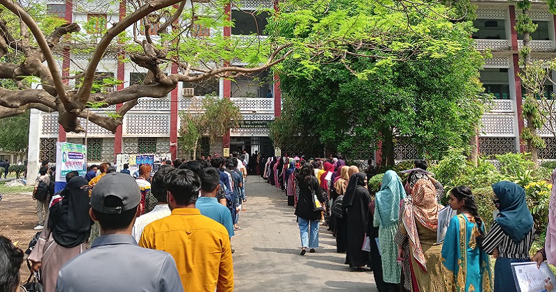 রাবির ‘বি’ ইউনিটের ভর্তি পরীক্ষা অনুষ্ঠিত। ছবি : প্রতিনিধি