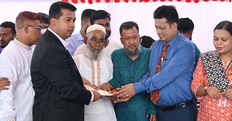 ছবি: খোলা কাগজ