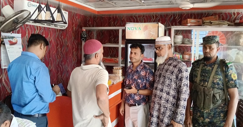 পাবনার ভাঙ্গুড়া বাজারে নাবিল ফার্মেসিতে অভিযান চালান জাতীয় ভোক্তা অধিকার সংরক্ষণ অধিদফতর। 