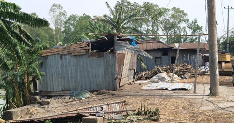 কালবৈশাখীর তাণ্ডবে লণ্ডভণ্ড ঘরবাড়ি। ছবি : প্রতিনিধি