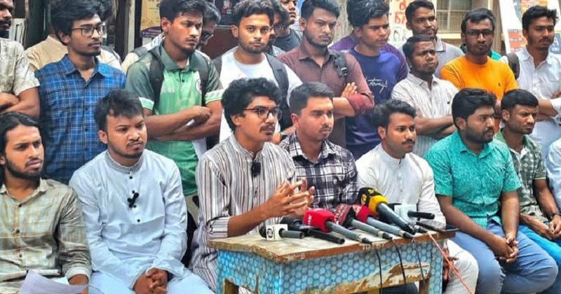 রাকসুর তফসিল ঘোষণাসহ চার দফা দাবিতে সাংবাদ সম্মেলন। ছবি: খোলা কাগজ