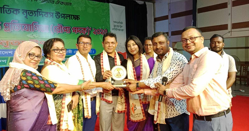 ছবি: খোলা কাগজ