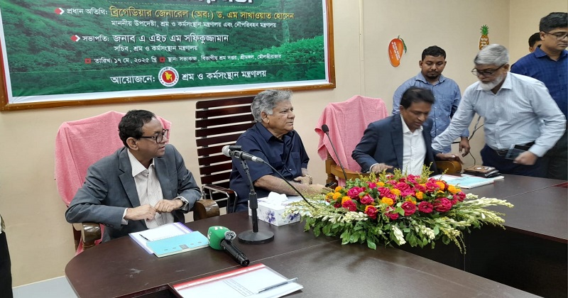  চায়ের দাম বাড়লে শ্রমিকদের মজুরিও বাড়বে: উপদেষ্টা সাখাওয়াত
