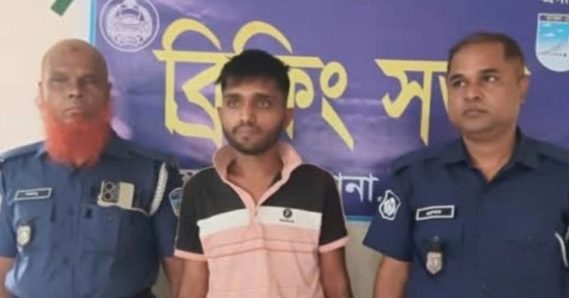 নেশার টাকা না পেয়ে ঘরে আগুন, ছেলে আটক