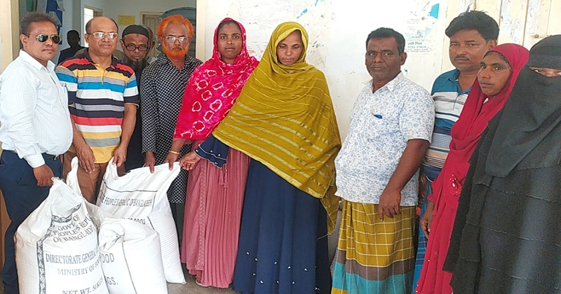 ছবি: খোলা কাগজ