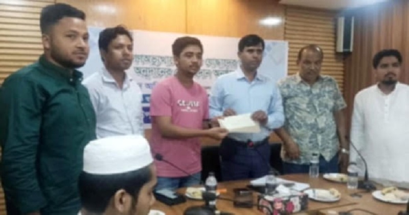 ছাত্র-জনতার জুলাই অভ্যুত্থানে চকরিয়ায় আহত ১০ শিক্ষার্থীর চেক প্রদান