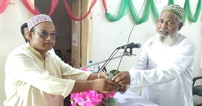 ধনবাড়ী ক্লাবের নিম গাছ বিতরণ
