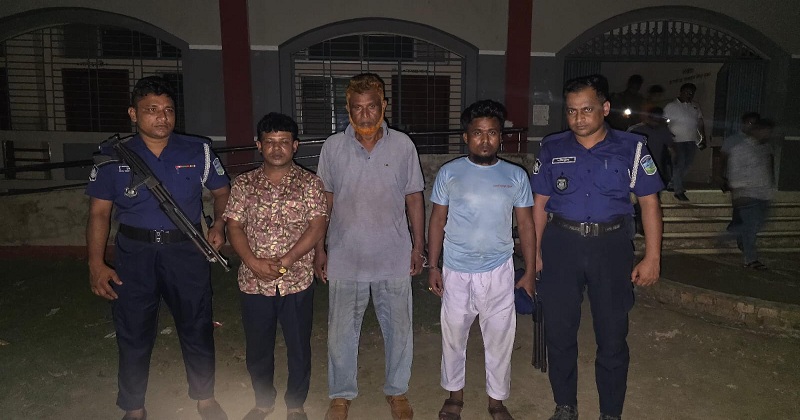কেন্দুয়ায় চাঁদাবাজির দায়ে সেনাবাহিনীর হাতে আটক তিন
