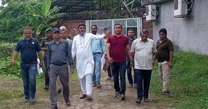 শনিবার রাজউক চেয়ারম্যান মো. রিয়াজুল ইসলাম হাতিরঝিল এলাকা ঘুরে দেখেন এবং প্রকল্প সংশ্লিষ্টদের সঙ্গে পরামর্শ করেন।