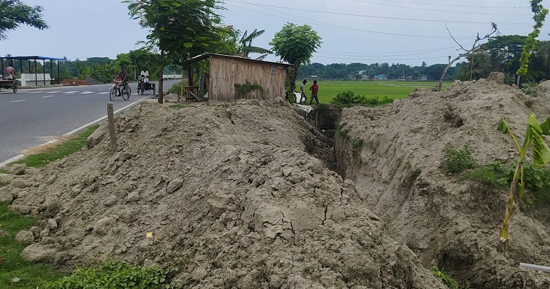 কেশবপুরে সরকারি কালভার্টের মুখ বন্ধ করায় বিএনপি নেতার সংবাদ সম্মেলন
