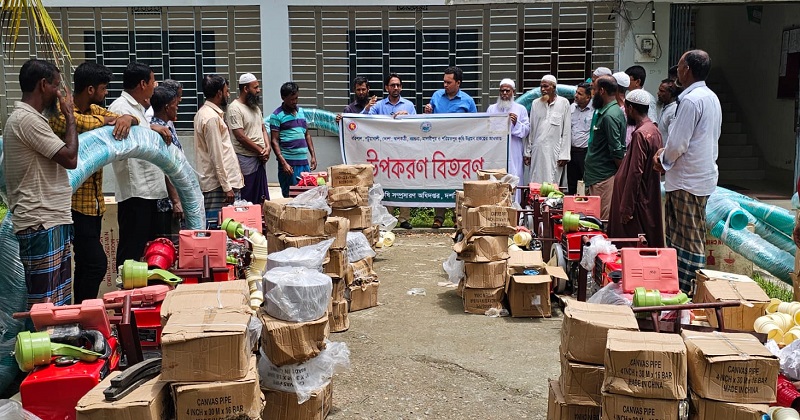 দশমিনায় কৃষকদের মাঝে বিনামূল্যে এলএলপি মেশিন বিতরণ