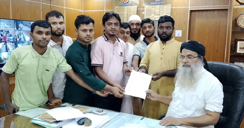 কলেজের জমিতে শিক্ষা প্রকৌশল অধিদফতরের ভবন নির্মাণের প্রতিবাদে বিক্ষোভ