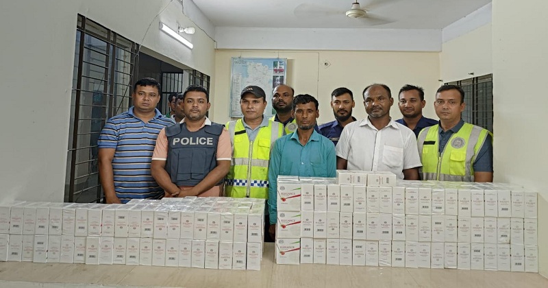 কমলগঞ্জে আমদানি নিষিদ্ধ বিদেশি সিগারেট জব্দ, আটক ২