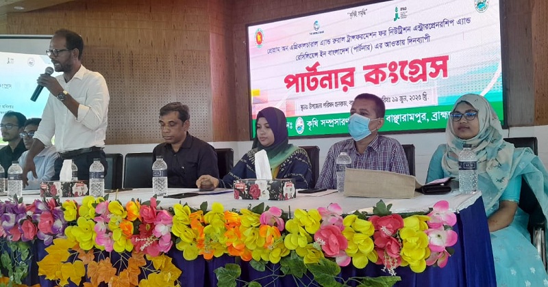 কৃষকদের আধুনিক চাষাবাদ পদ্ধতি গ্রহণে উদ্বুদ্ধ করতে হবে