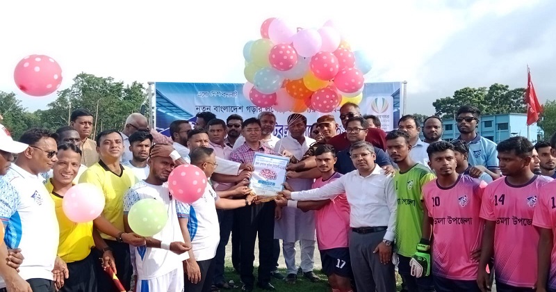 জেলা প্রশাসক ফুটবল টুর্নামেন্টের উদ্বোধন। ছবি : প্রতিনিধি