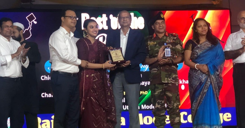 কৃতী শিক্ষার্থীদের মাঝে পুরস্কার বিতরণ করেন রাজউক চেয়ারম্যান : খোলা কাগজ