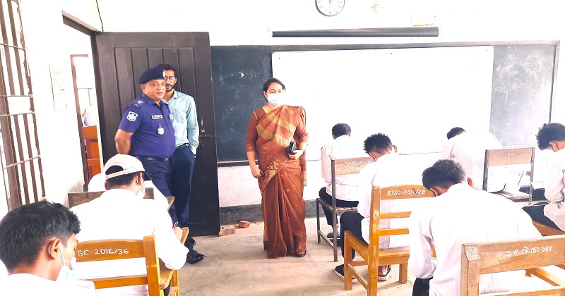 ছবি: খোলা কাগজ