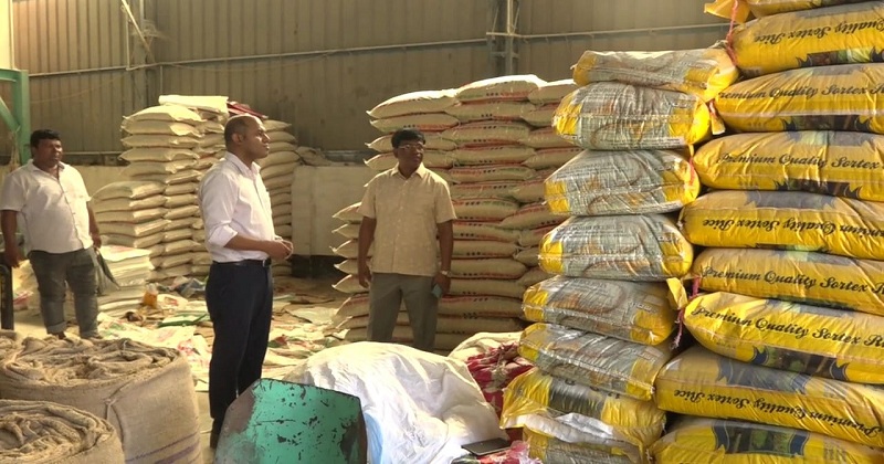 ছবি: খোলা কাগজ