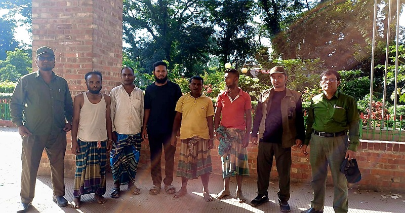 আটককৃত ৫ আসামি। ছবি : প্রতিনিধি