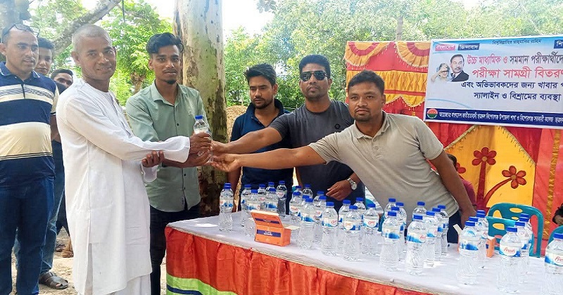 কিশোরগঞ্জে এইচএসসি পরীক্ষাকেন্দ্রে ছাত্রদলের বিশুদ্ধ পানি বিতরণ