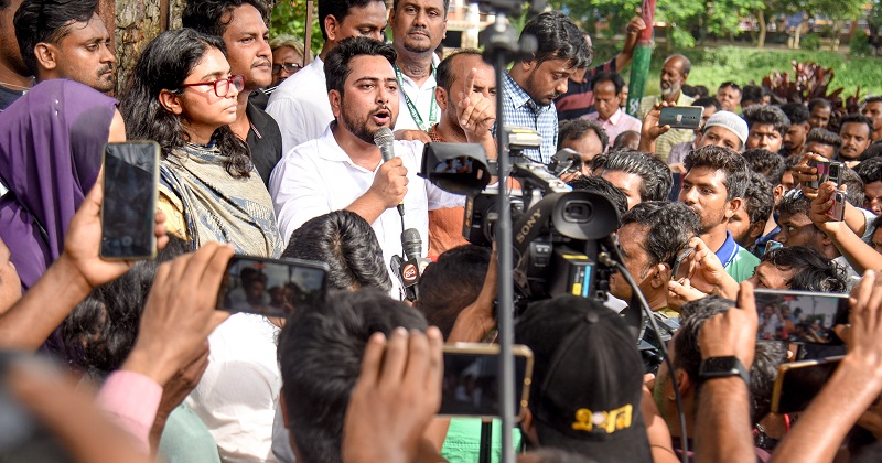 গণ-অভ্যুত্থানের বর্ষপূর্তি উপলক্ষ্যে বক্তব্য দিচ্ছেন এনসিপির আহ্বায়ক নাহিদ ইসলাম। ছবি : খোলা কাগজ
